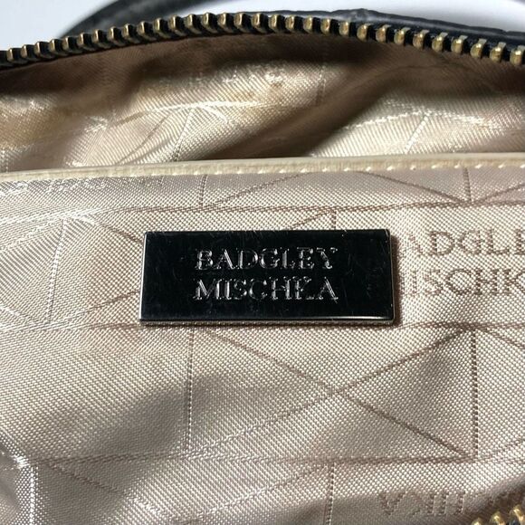 Badgley Mischka Metallic Silver Textured Leather Bag with Detachable Strap - Picture 9 of 9